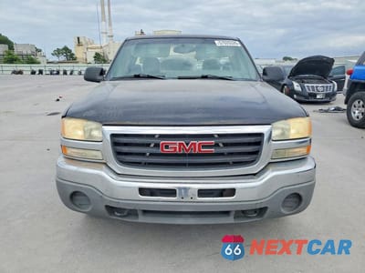 Piąte zdjęcie samochodu w środku: 2004 GMC NEW SIERRA C1500 VIN:1GTEC14X14Z104251 - miniatura