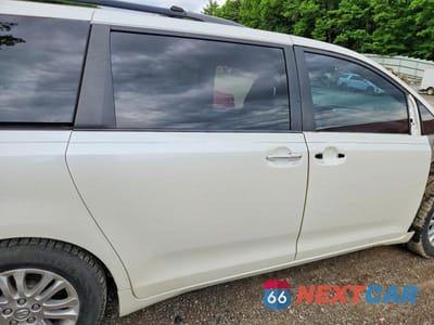 Zdjęcie 11 z 13 samochodu: 2015 TOYOTA SIENNA XLE 8-PASSENGER VIN:5TDYK3DC9FS652639 - miniatura