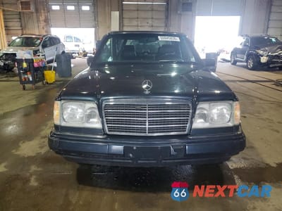 Piąte zdjęcie samochodu w środku: 1995 MERCEDES-BENZ E 320 BASE/320 SPECIAL VIN:WDBEA32EXSC258779 - miniatura