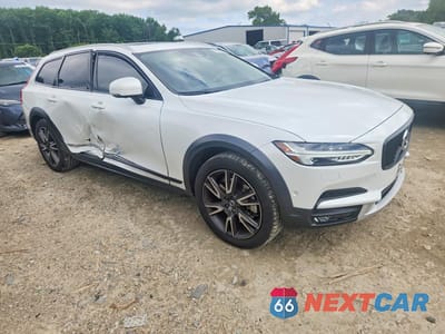 Czwarte zdjęcie samochodu z boku: 2017 VOLVO V90 CROSS COUNTRY T6 INSCRIPTION VIN:YV4A22NL2H1008150 - miniatura