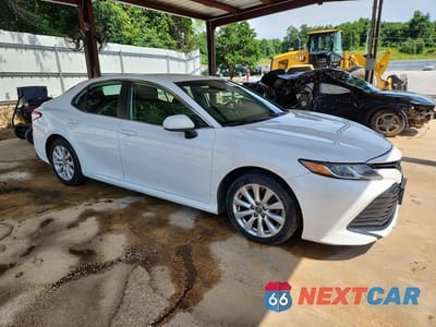 Czwarte zdjęcie samochodu z boku: 2019 TOYOTA CAMRY LE VIN:4T1B11HKXKU769176 - miniatura