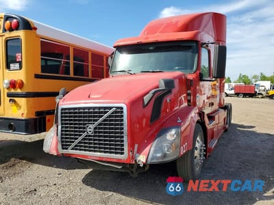 Drugie zdjęcie samochodu z przodu: 2007 VOLVO VNL SEMI TRUCK VIN:4V4NC9GH27N482565 - miniatura