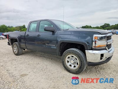 Czwarte zdjęcie samochodu z boku: 2018 CHEVROLET SILVERADO K1500 VIN:1GCVKNEC7JZ135358 - miniatura
