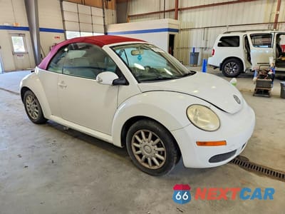 Czwarte zdjęcie samochodu z boku: 2006 VOLKSWAGEN NEW BEETLE CONVERTIBLE OPTION PACKAGE 2 VIN:3VWSF31YX6M333144 - miniatura