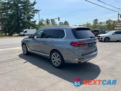 Trzecie zdjęcie samochodu z tyłu: 2024 BMW X7 XDRIVE40I VIN:5UX23EM00R9S52720 - miniatura