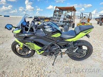 Trzecie zdjęcie samochodu z tyłu: 2026 KAWASAKI EX650 P VIN:ML5EXEP16TDAH1206 - miniatura