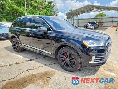 Czwarte zdjęcie samochodu z boku: 2020 AUDI Q7 PREMIUM VIN:WA1AJAF74LD010016 - miniatura