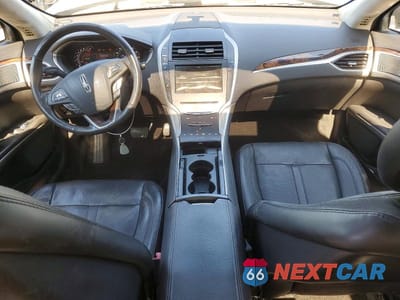 Zdjęcie 8 z 13 samochodu: 2014 LINCOLN MKZ VIN:3LN6L2GK7ER829770 - miniatura