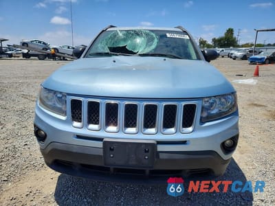 Piąte zdjęcie samochodu w środku: 2014 JEEP COMPASS SPORT VIN:1C4NJCBA8ED593777 - miniatura