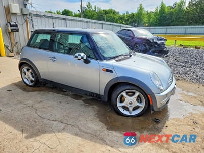 Czwarte zdjęcie samochodu z boku: 2004 MINI COOPER VIN:WMWRC33454TC53043 - miniatura