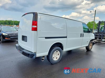 Trzecie zdjęcie samochodu z tyłu: 2019 CHEVROLET EXPRESS G2500 VIN:1GCWGAF13K1250213 - miniatura