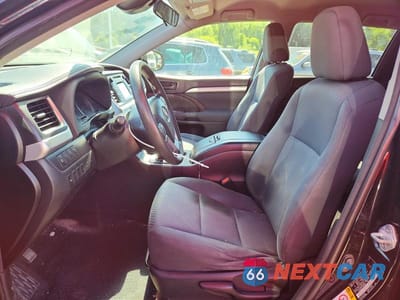 Zdjęcie 7 z 13 samochodu: 2018 TOYOTA HIGHLANDER LE VIN:5TDBZRFH7JS898904 - miniatura