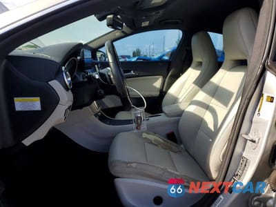 Zdjęcie 7 z 12 samochodu: 2014 MERCEDES-BENZ CLA 250 VIN:WDDSJ4EB7EN035559 - miniatura