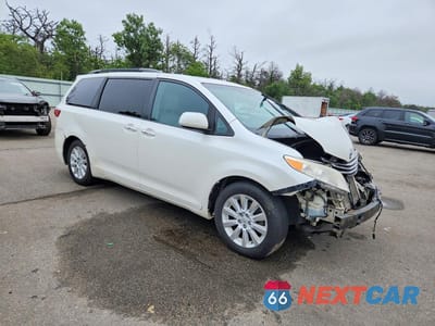 Czwarte zdjęcie samochodu z boku: 2016 TOYOTA SIENNA XLE 8-PASSENGER VIN:5TDYK3DC4GS702140 - miniatura