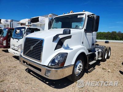 Drugie zdjęcie samochodu z przodu: 2016 VOLVO VNL SEMI TRUCK VIN:4V4NC9EG8GN974902 - miniatura