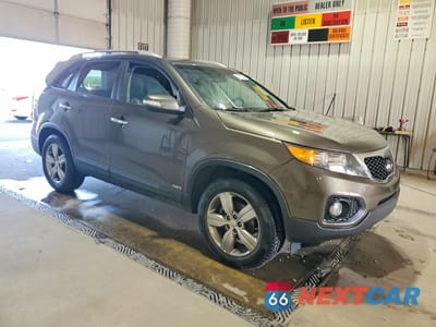 Czwarte zdjęcie samochodu z boku: 2013 KIA SORENTO EX VIN:5XYKUCA69DG313114 - miniatura