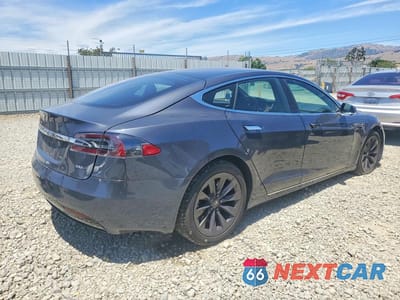 Trzecie zdjęcie samochodu z tyłu: 2019 TESLA MODEL S VIN:5YJSA1E24KF307309 - miniatura