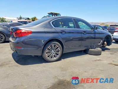 Trzecie zdjęcie samochodu z tyłu: 2019 BMW 530XE VIN:WBAJB1C50KB376391 - miniatura