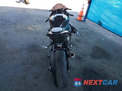 Czwarte zdjęcie samochodu z boku: 2022 BMW S 1000 RR VIN:WB10E2309N6G21556 - miniatura