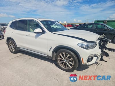 Czwarte zdjęcie samochodu z boku: 2019 BMW X3 SDRIVE30I VIN:5UXTR7C55KLF27585 - miniatura