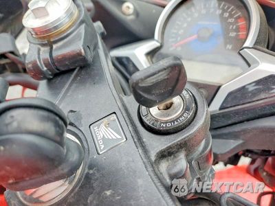 Zdjęcie 8 z 9 samochodu: 2013 HONDA CBR250 R VIN:MLHMC4102D5300935 - miniatura