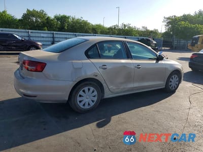 Trzecie zdjęcie samochodu z tyłu: 2015 VOLKSWAGEN JETTA BASE VIN:3VW2K7AJ8FM273306 - miniatura