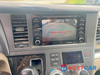 Zdjęcie 9 z 11 samochodu: 2018 TOYOTA SIENNA LE VIN:5TDKZ3DC7JS903233 - miniatura