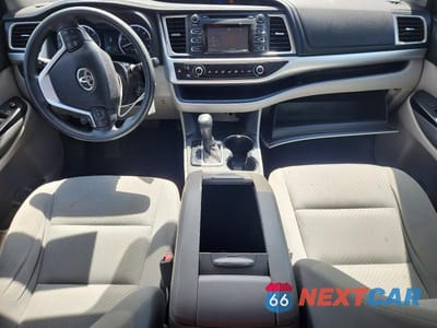 Zdjęcie 8 z 13 samochodu: 2016 TOYOTA HIGHLANDER LE VIN:5TDZKRFH7GS174318 - miniatura