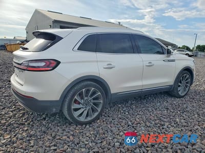 Trzecie zdjęcie samochodu z tyłu: 2019 LINCOLN NAUTILUS RESERVE VIN:2LMPJ6L9XKBL23241 - miniatura