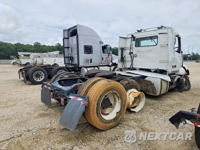 Czwarte zdjęcie samochodu z boku: 2022 VOLVO VNL SEMI TRUCK VIN:4V4NC9EH7NN317319 - miniatura