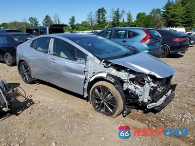 Czwarte zdjęcie samochodu z boku: 2025 TOYOTA PRIUS XLE VIN:JTDACAAU9S3054952 - miniatura