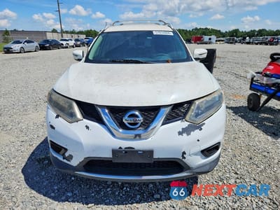 Piąte zdjęcie samochodu w środku: 2016 NISSAN ROGUE S VIN:KNMAT2MT0GP634082 - miniatura