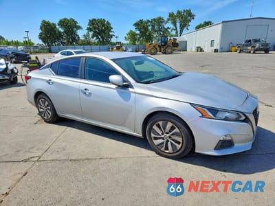Czwarte zdjęcie samochodu z boku: 2019 NISSAN ALTIMA S VIN:1N4BL4BV4KC258934 - miniatura
