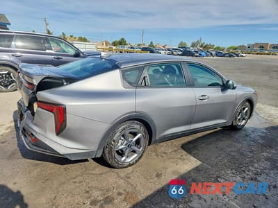 Piąte zdjęcie samochodu w środku: 2025 KIA K4 LXS VIN:3KPFT4DEXSE233828 - miniatura