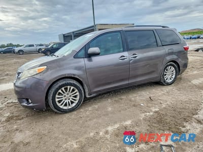 2015 TOYOTA SIENNA XLE PREMIUM 8-PASSENGER 5TDYK3DC7FS660027 - główne zdjęcie licytacji z USA - miniatura