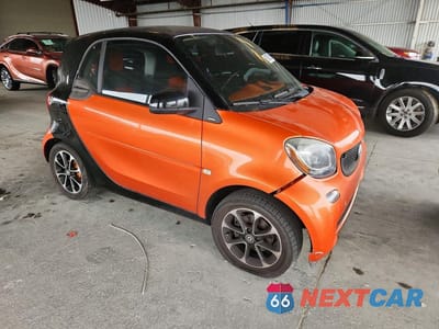 Czwarte zdjęcie samochodu z boku: 2016 SMART FORTWO VIN:WMEFJ5DA3GK078893 - miniatura