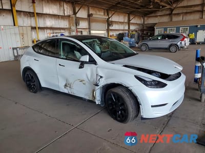 Czwarte zdjęcie samochodu z boku: 2024 TESLA MODEL Y VIN:7SAYGDED1RF093999 - miniatura