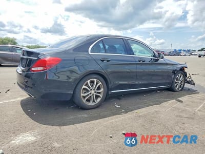 Trzecie zdjęcie samochodu z tyłu: 2016 MERCEDES-BENZ C 300 VIN:55SWF4JB7GU123806 - miniatura