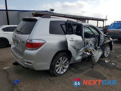 Trzecie zdjęcie samochodu z tyłu: 2013 TOYOTA HIGHLANDER HYBRID LIMITED VIN:JTEDC3EH9D2018043 - miniatura