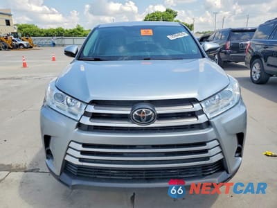 Piąte zdjęcie samochodu w środku: 2019 TOYOTA HIGHLANDER LE VIN:5TDZZRFH2KS369604 - miniatura