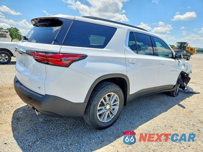 Trzecie zdjęcie samochodu z tyłu: 2022 CHEVROLET TRAVERSE LT VIN:1GNERGKW0NJ195256 - miniatura