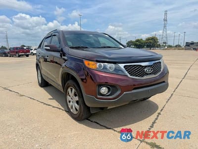 2013 KIA SORENTO LX 5XYKT3A68DG391838 - główne zdjęcie licytacji z USA - miniatura