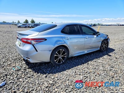 Trzecie zdjęcie samochodu z tyłu: 2018 TOYOTA CAMRY SE VIN:4T1B11HK2JU085138 - miniatura