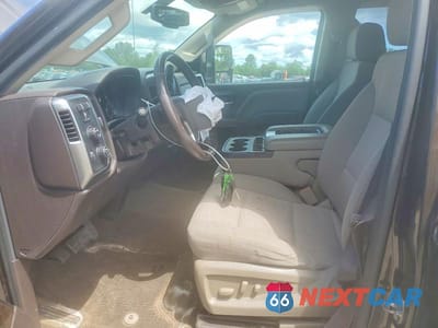 Zdjęcie 7 z 12 samochodu: 2018 CHEVROLET SILVERADO K2500 HEAVY DUTY LT VIN:1GC2KVEG3JZ178648 - miniatura