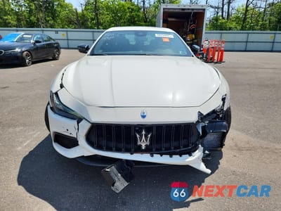 Piąte zdjęcie samochodu w środku: 2023 MASERATI GHIBLI TROFEO VIN:ZAM57ZST8PX433592 - miniatura