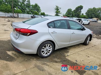 Trzecie zdjęcie samochodu z tyłu: 2017 KIA FORTE LX VIN:3KPFL4A7XHE098770 - miniatura