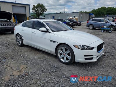 Czwarte zdjęcie samochodu z boku: 2017 JAGUAR XE PRESTIGE VIN:SAJAE4BG0HA965391 - miniatura