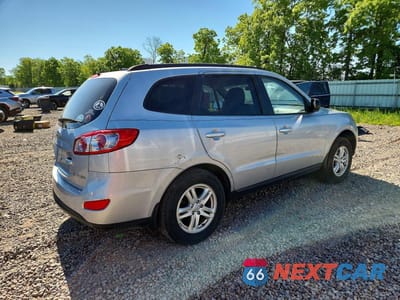 Trzecie zdjęcie samochodu z tyłu: 2010 HYUNDAI SANTA FE GLS VIN:5NMSG3AB6AH414438 - miniatura