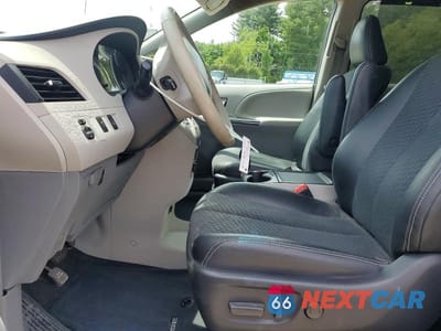Zdjęcie 7 z 14 samochodu: 2014 TOYOTA SIENNA SPORT VIN:5TDXK3DC7ES423077 - miniatura