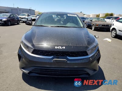 Piąte zdjęcie samochodu w środku: 2023 KIA FORTE LXS VIN:3KPF24AD5PE629235 - miniatura